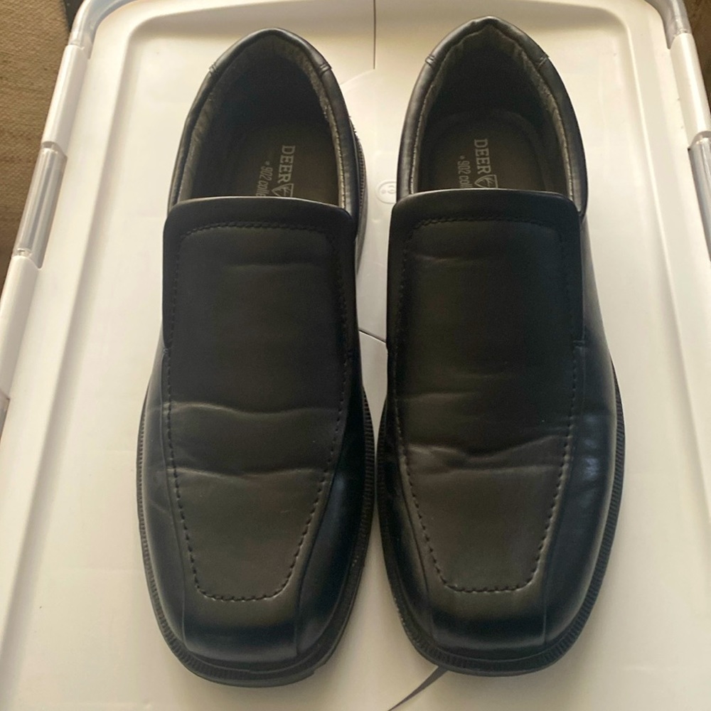 Men’s black loafer dress shoes